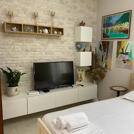 Unejs Apartment Berat